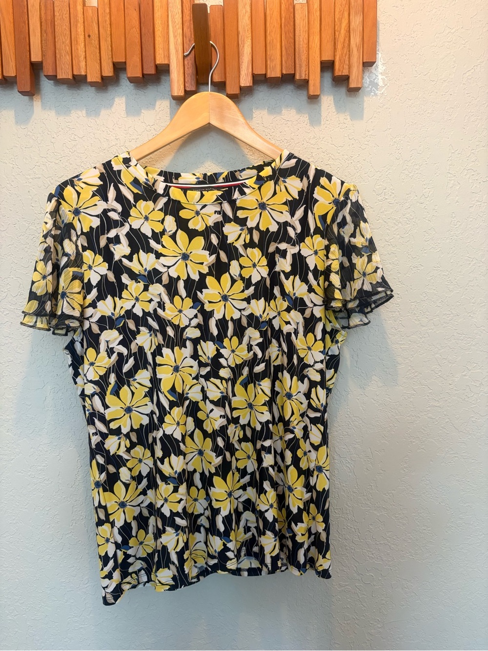Tommy Hilfiger Black Floral Ruffle Sleeve Top with Yellow Flowers size Large